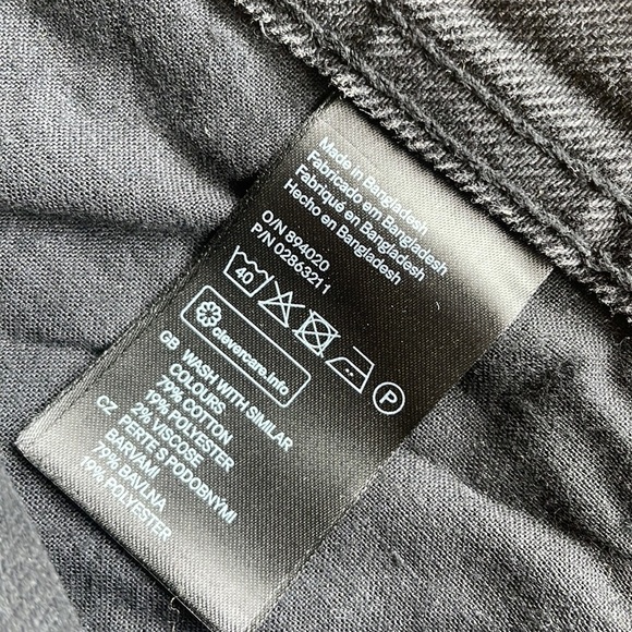 H&M Black Denim High Waisted Shorts Size 6 Distressed - Picture 4 of 7